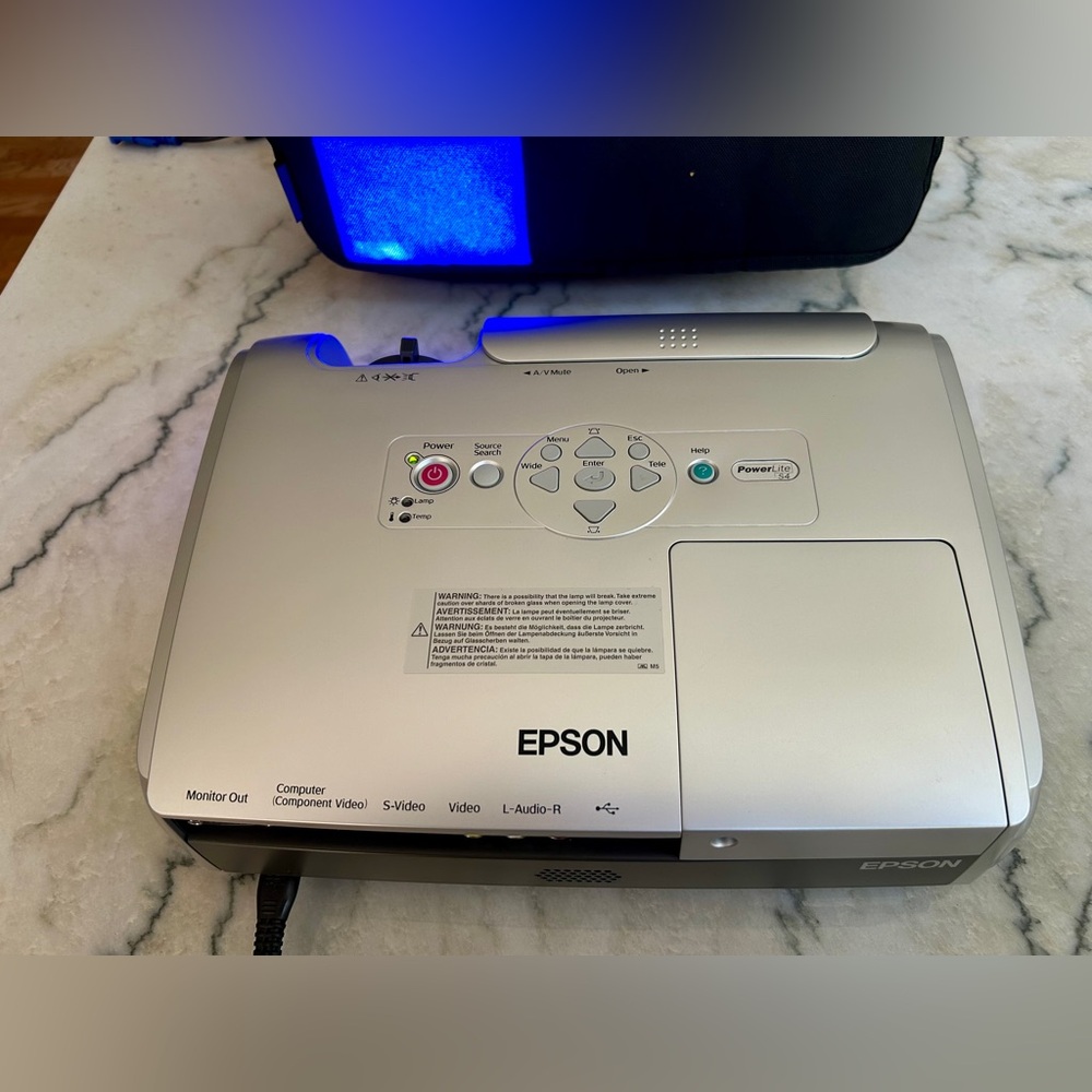Epson LCD Projector model EMP: S4 with Black Carry Case and Power cables - Picture 3 of 13